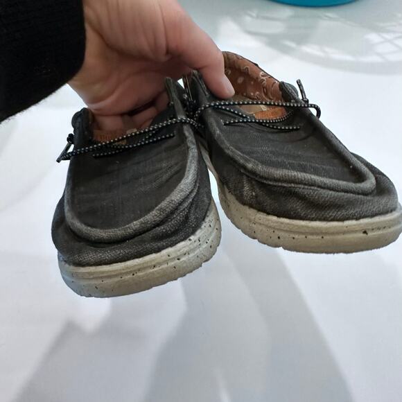 HEYDUDE YOUTH WALLY WASHED CANVAS SHOES
Black size 3 - Picture 6 of 7